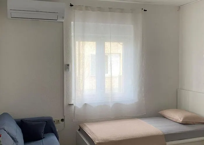 Mit Garten By Interhome