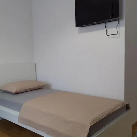 Mit Garten By Interhome Apartman Split